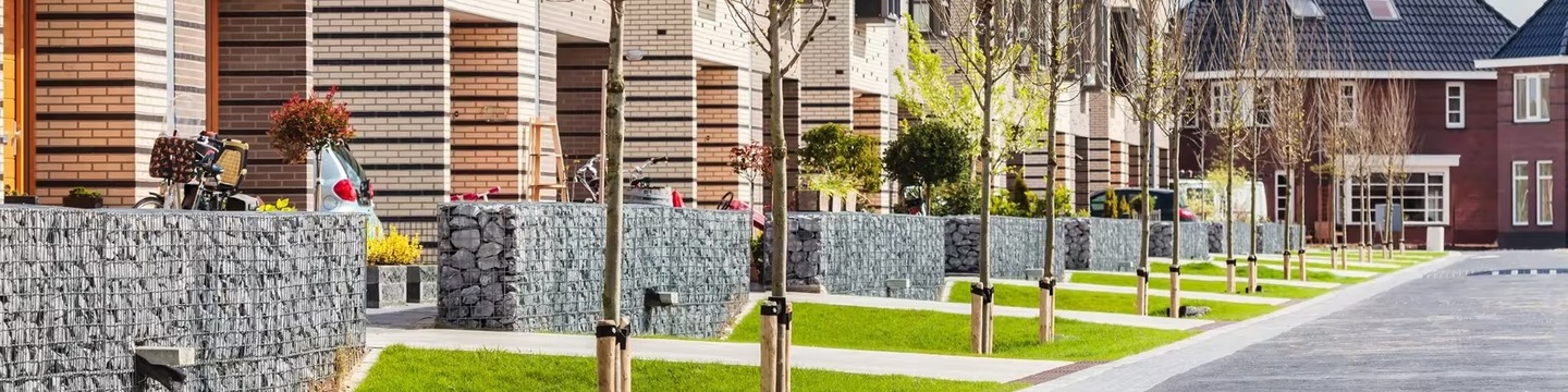 Wat zijn de huidige verplaatsingen in de gemeente Elburg en wat zijn de achterliggende redenen?